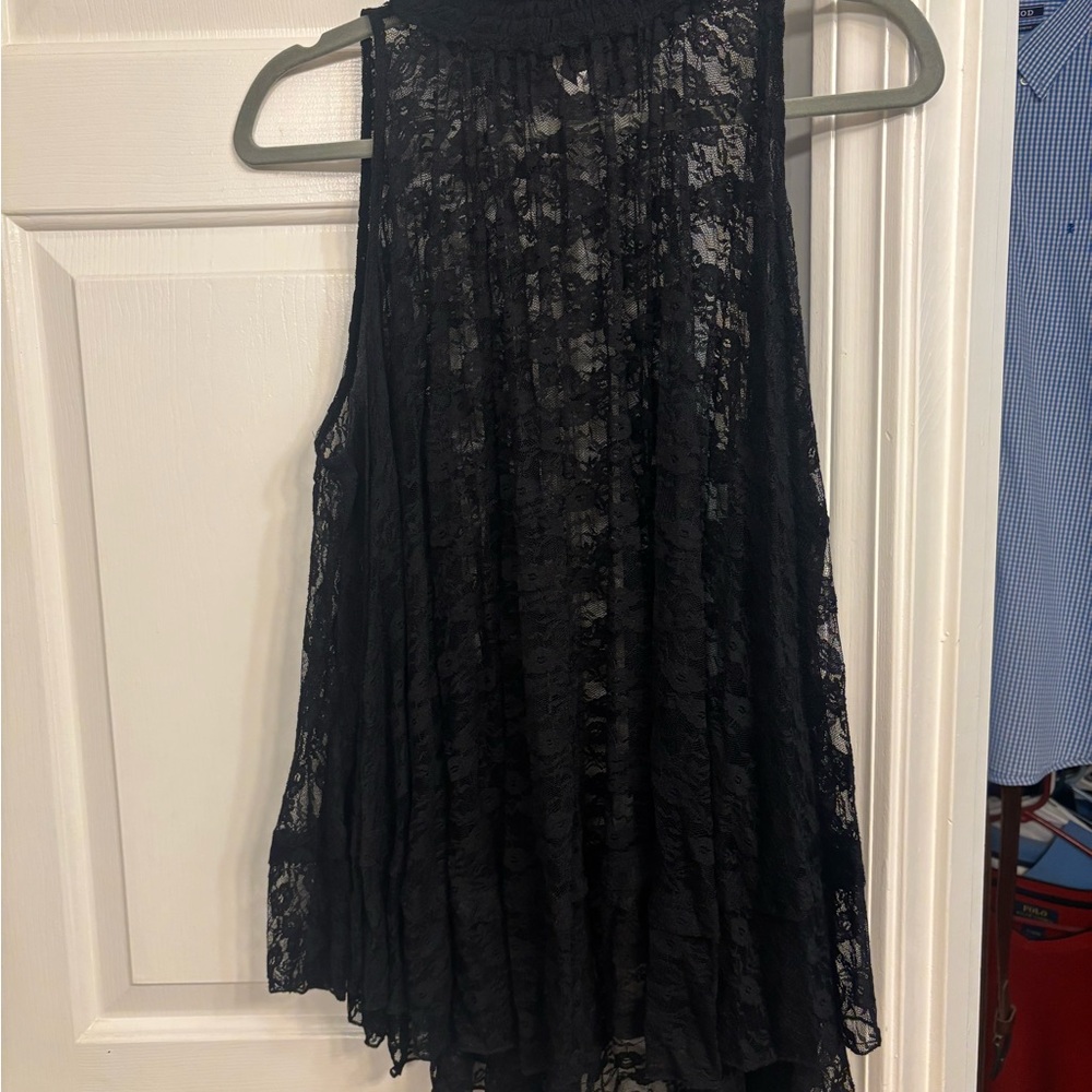 Chic Black Lace Sleeveless Top